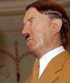 Адольфа Гитлера выгнали на улицу - изображение