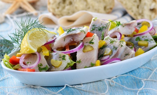 Вкусные салаты с селедкой на любой вкус - изображение