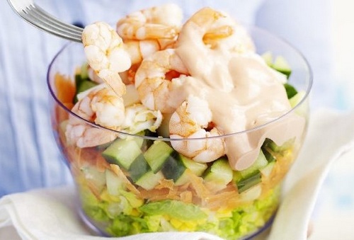 Слоеный салат с огурцами - изображение