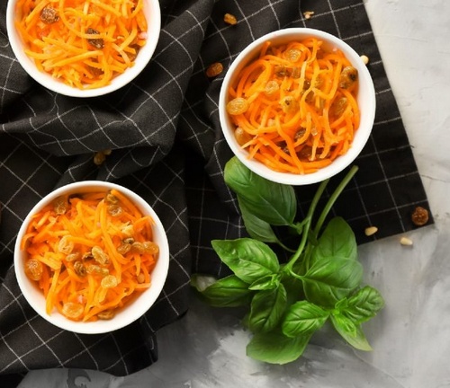 Салаты из свежей моркови - изображение
